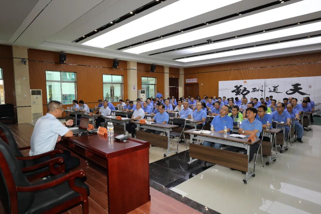 南宫28NG相信品牌力量党委书记刘明东教学主题教育专题党课