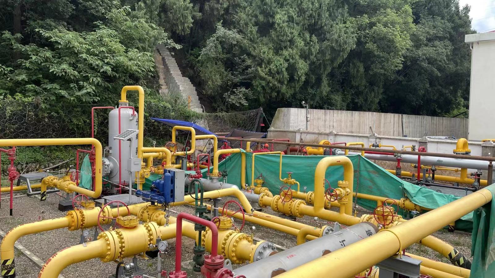 洛克石油八角场气田团结碰口作业取得圆满乐成