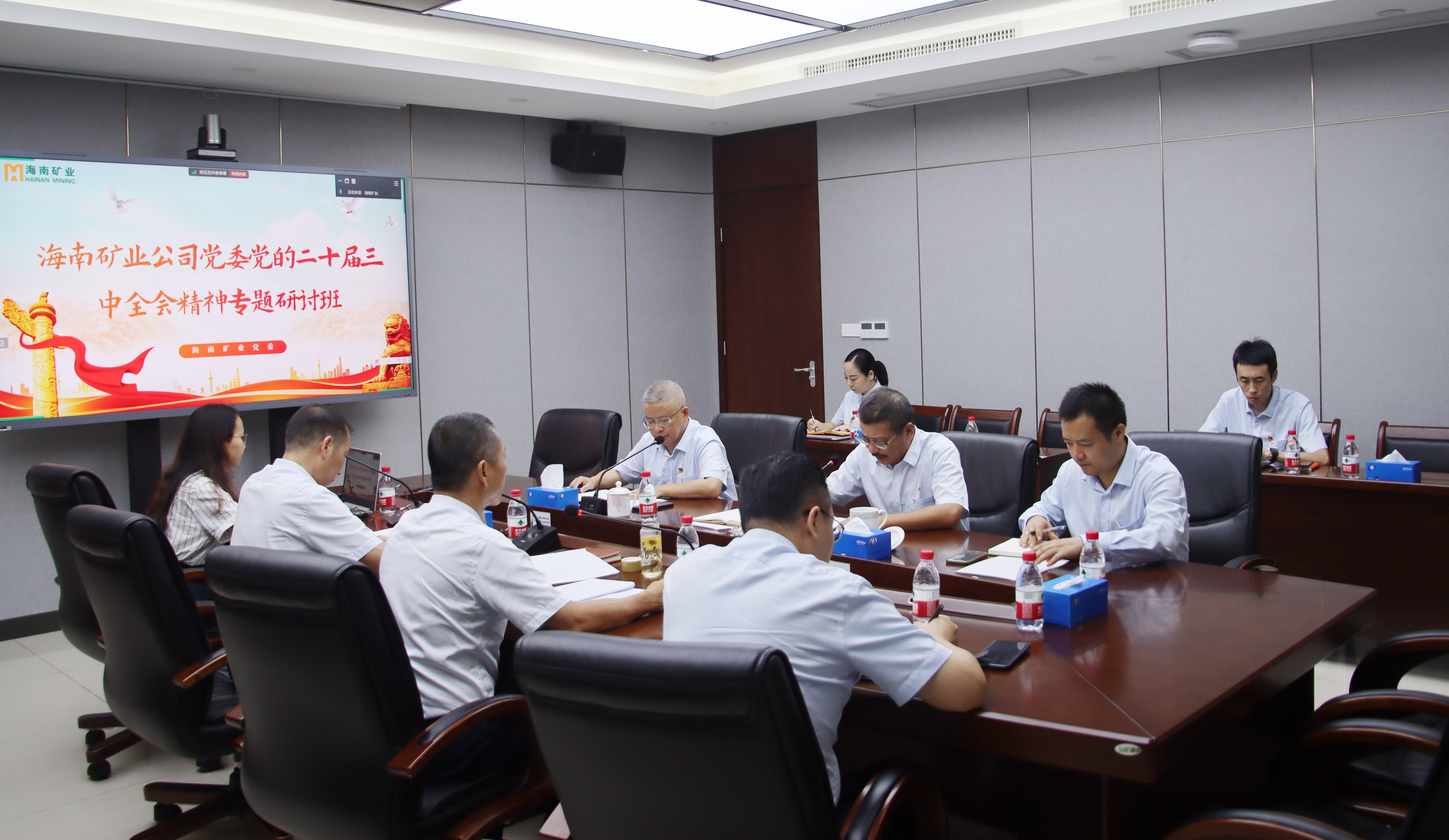 南宫28NG相信品牌力量举行党的二十届三中全会精神专题钻研班开班式