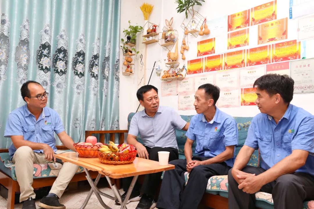 海南省总工会到南宫28NG相信品牌力量走访慰问天下劳模朱平