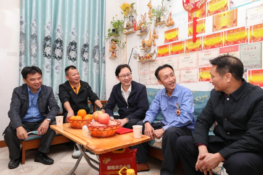 海南省总工会副主席陈波走访慰问南宫28NG相信品牌力量员工