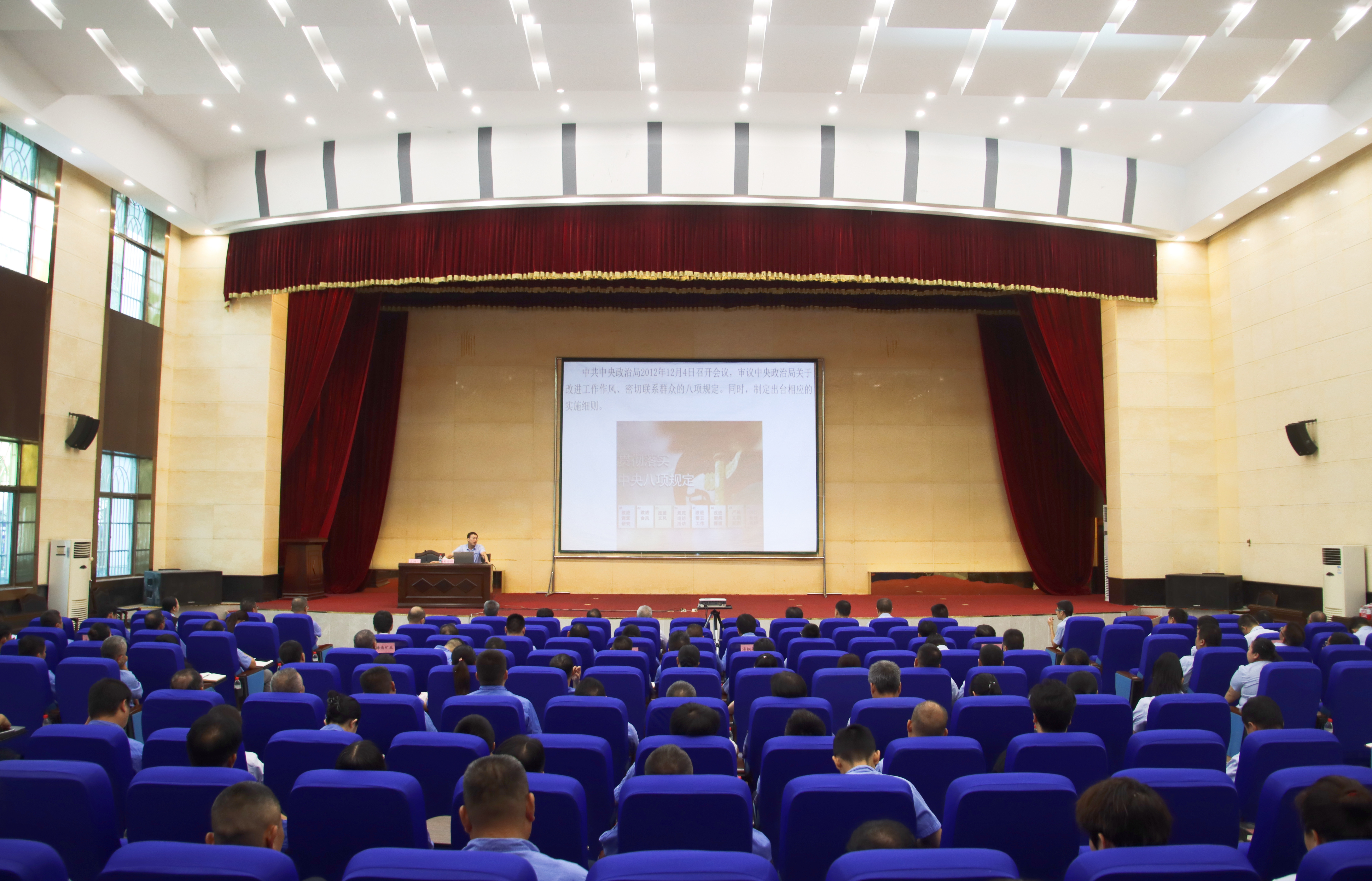 海钢 ？？？？？笸沤峋傩猩钊牍岢怪醒氚讼罨ň裱敖逃倚不