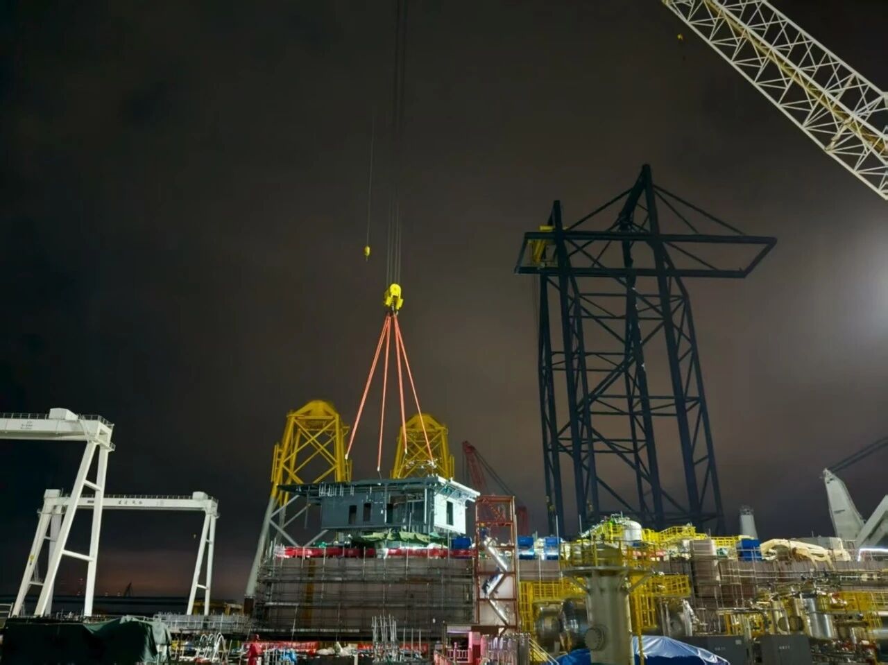 国庆中秋一直歇 一线奋战显继续——洛克石油涠洲10-3油田西区平台制作现场纪实